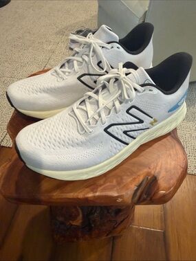 New Balance White and Black Athletic Running Shoes with Blue Accent